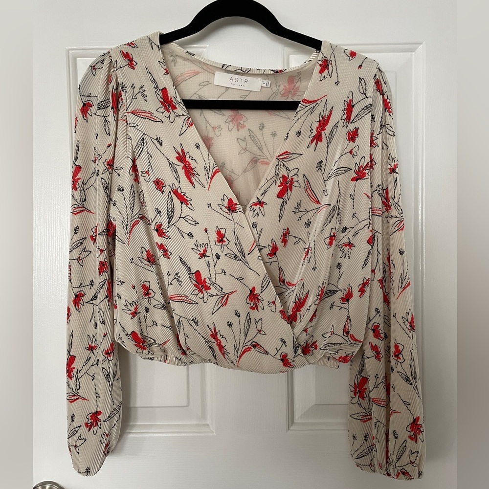 ASTR Women's Floral Wrap Top - Cream and Red